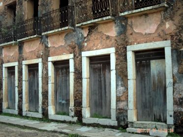 Beaucoup de maisons et monuments d'Alc&acirc;ntara sont en piteux &eacute;tat