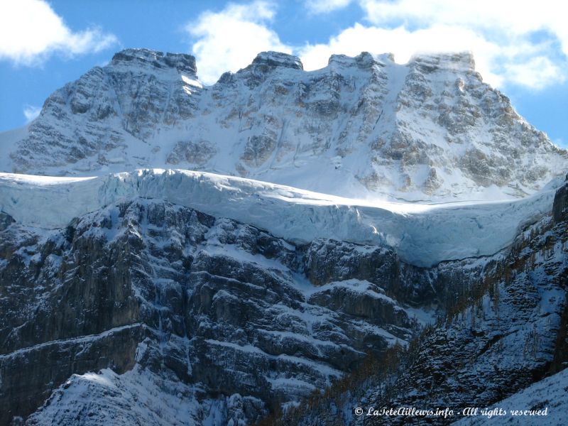 Un glacier domine le lac Consolation