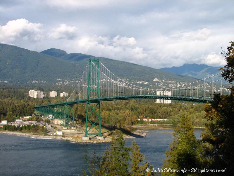 Le Lion's Gate Bridge depuis un autre point de vue