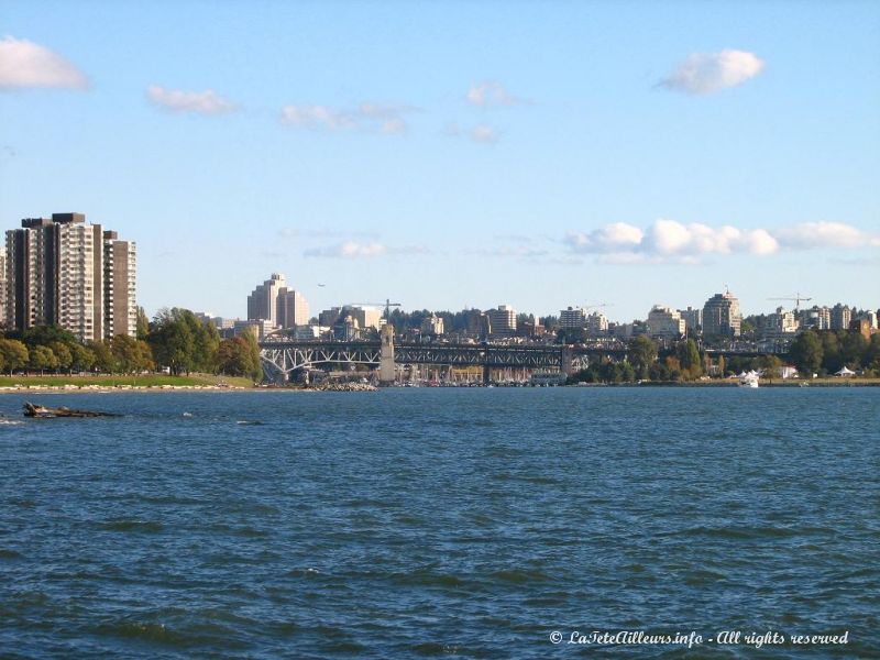 Vancouver, vu depuis la plage du Stanley Park