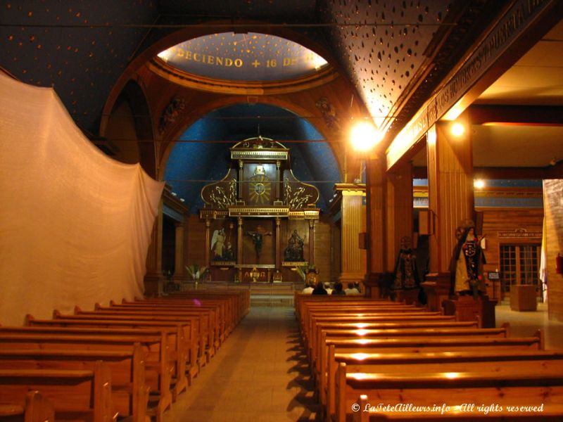 L'intérieur de l'église de La Tirana