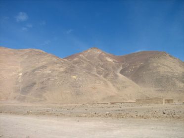 Arriv&eacute;e vers les collines couvertes par les Geoglifos de Pintados