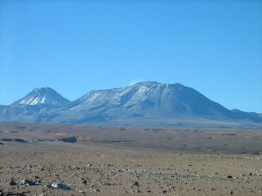 Le volcan Lascar, volcan actif du d&eacute;sert d'Atacama