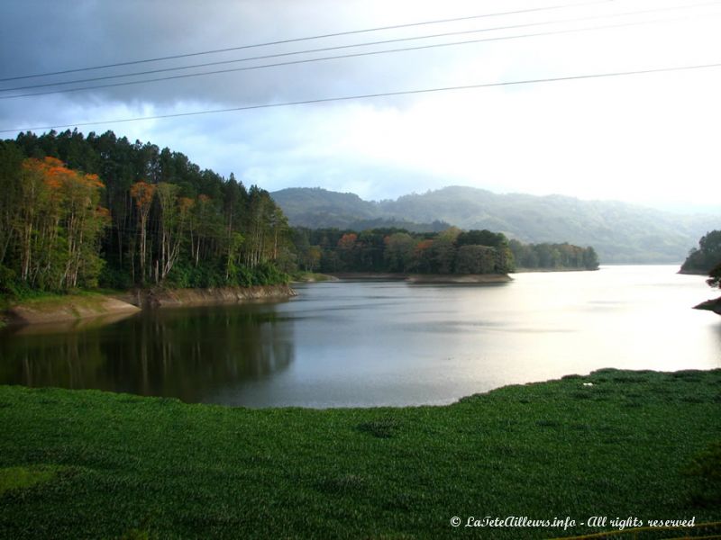 Le beau lac artificiel de Cachí