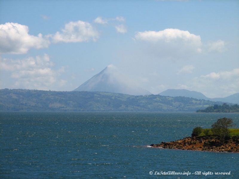 Le volcan Arenal se distingue enfin...