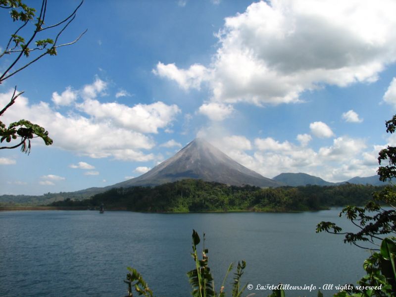 Le volcan Arenal s'est réveillé en 1963...