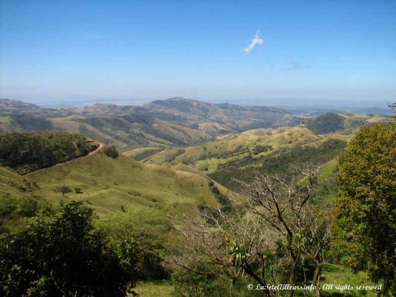 La route (ou plutôt le chemin de terre) menant à Santa Elena nous offre de beaux panoramas