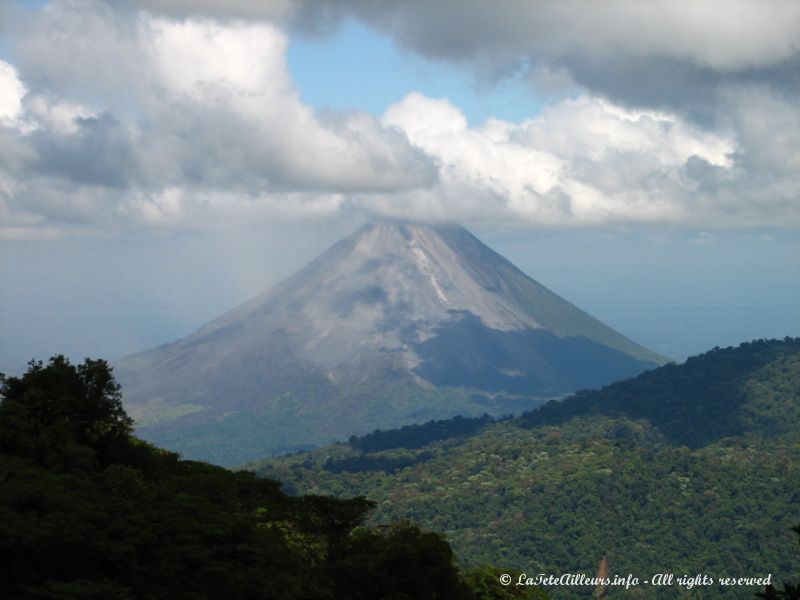 Superbe vue sur le volcan Arenal, finalement tout proche