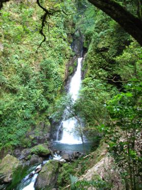 ... Non, c'est &ccedil;a la cascade de San Luis
