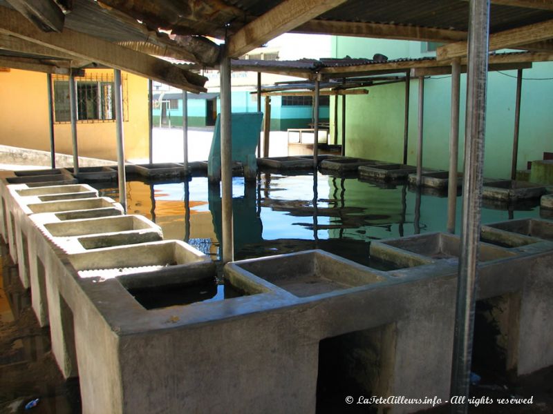 C'est encore à la main, au lavoir, que l'on lave le linge