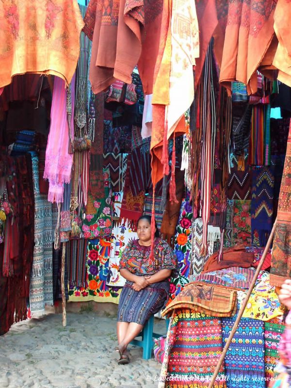 Que de textiles de couleurs différentes !