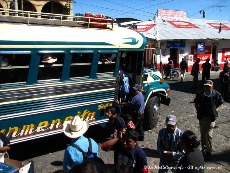 Les bus locaux sont toujours plein à craquer au Guatemala