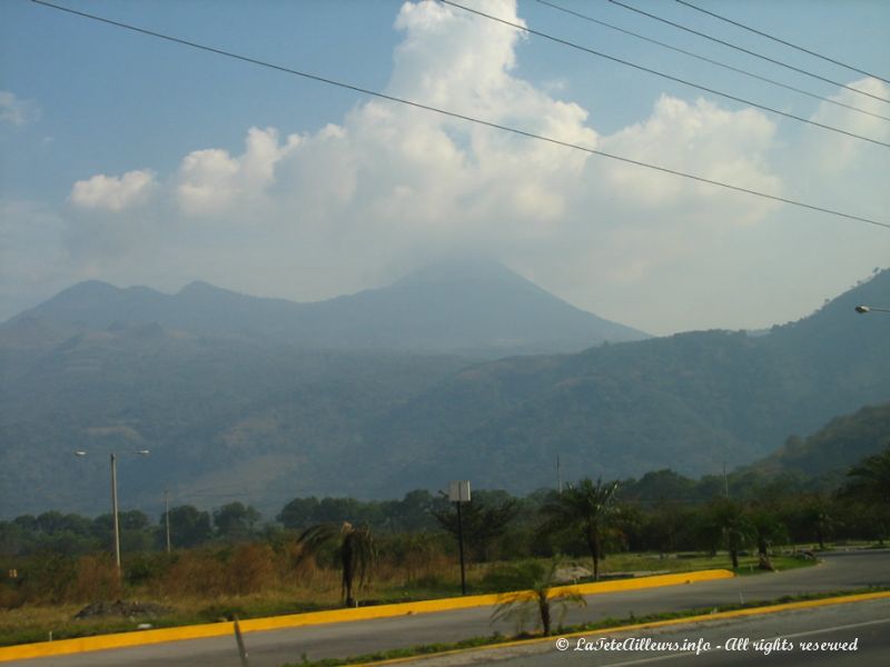 Nous approchons du volcan Pacaya...