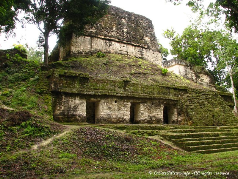 Une ambiance envoutante se dégage de ces ruines englouties par la forêt