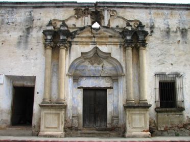 La plupart des vieilles &eacute;glises d'Antigua ont beaucoup souffert des nombreux tremblements de terre
