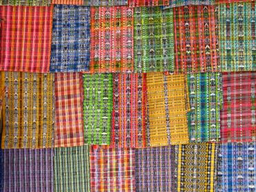 Les couleurs diff&egrave;rent mais les motifs du village restent les m&ecirc;mes