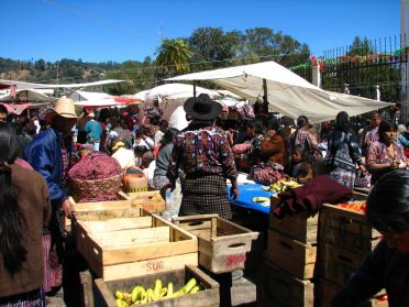 Le march&eacute; de Solol&aacute;, s&ucirc;rement l'un des plus authentiques du pays !
