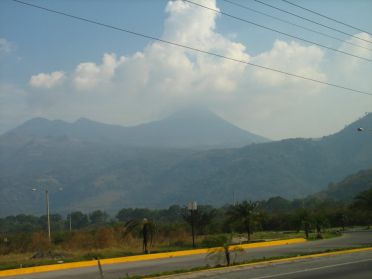Nous approchons du volcan Pacaya...