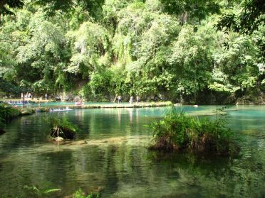 L'eau est fra&icirc;che, mais &ccedil;a fait un bien fou de s'y plonger !
