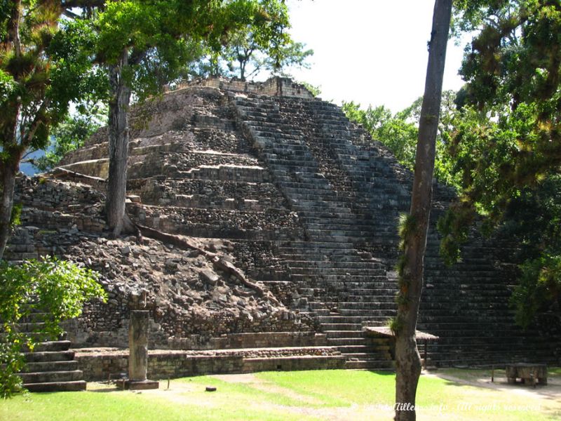 La structure 16 de l'Acropolis