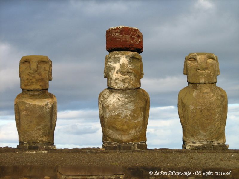 Un seul moai possède encore son pukao (chapeau)