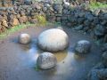 Cette pierre en forme d'oeuf représentait le centre du monde pour les Indiens