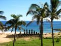 Les moai dominant la plage d'Anakena