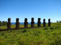 Les moai de l'ahu Akivi sont les seuls à faire face à la mer