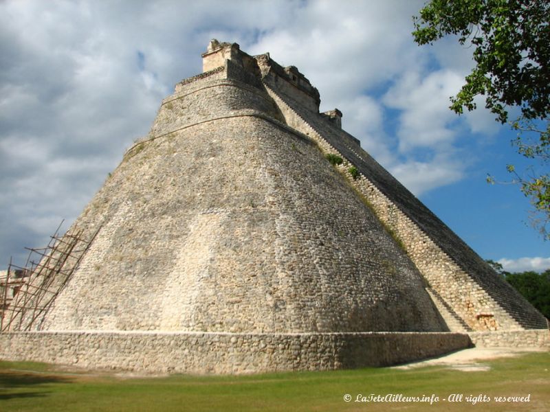 La pyramide du Devin, dominant Uxmal du haut de ses 35 mètres