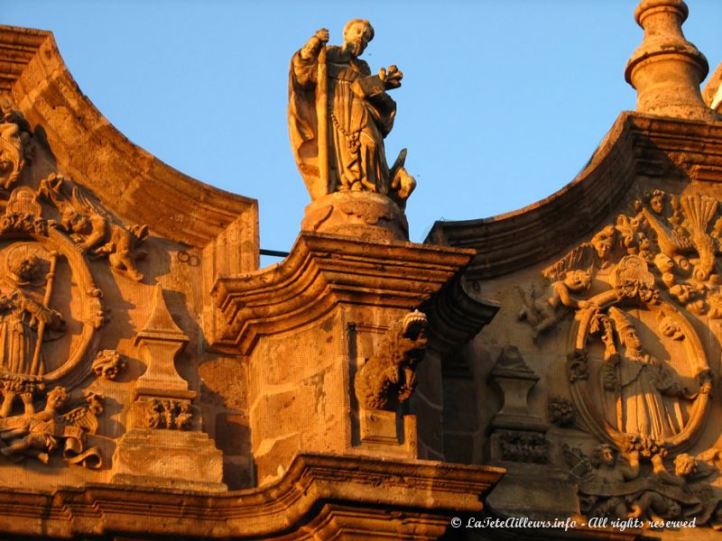 De belles gargouilles ornent les facades