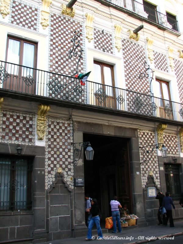 De nombreux vieux batiments de Puebla sont recouverts de talaveras, des ceramiques colorees