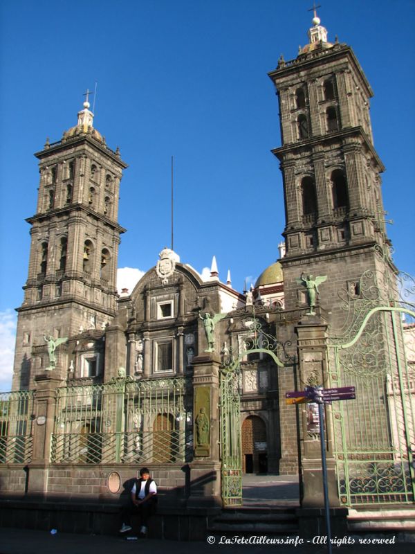 La cathédrale de Puebla et ses impressionnantes tours de 72 m, les plus hautes du pays