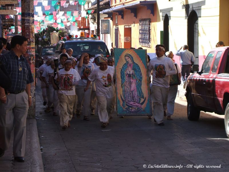 D'innombrables processions envahissent les rues ces jours-ci