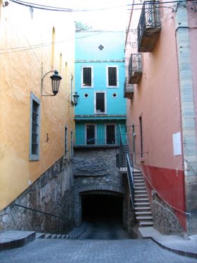 De nombreux tunnels sillonnent la ville
