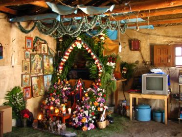La maison est d&eacute;cor&eacute;e en l'honneur de la f&ecirc;te de la Guadalupe