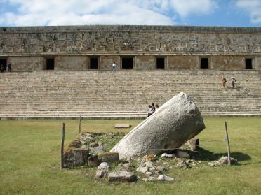 Long de 100m, le palais du Gouverneur ob&eacute;it &agrave; la fameuse loi grecque du nombre d'or