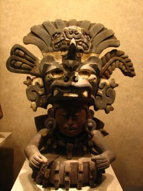 Une statue représentant un Dieu de la fin de la civilisation de Monte Alban (Oaxaca)
