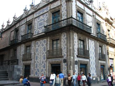 La Casa de los Azuleros est recouverte de mozaiques bleues et blanches