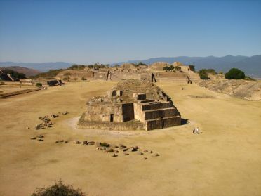 Monte Alban vu depuis la plate-forme sud