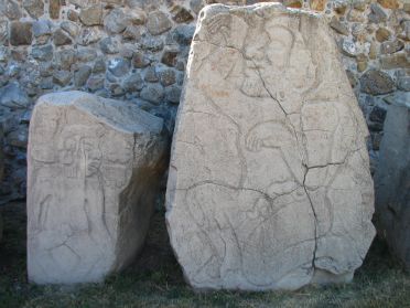 On ne sait si ces hommes nus representaient des sacrifies, un culte a la fertilite ou le debut d'un systeme d'ecriture