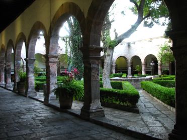 Plut&ocirc;t agr&eacute;able, l'int&eacute;rieur de l'ancien couvent Santa Rosa !