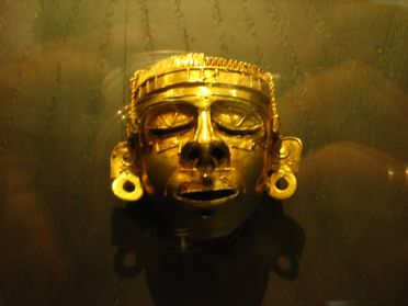Les objets decouverts dans cette tombe sont tous exposes ici