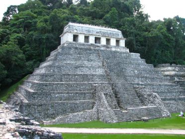 Le superbe temple des Inscriptions, contenant la tombe du roi Pacal