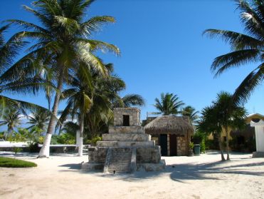 Une reproduction miniature du site de Tulum nous accueille &agrave; l'h&ocirc;tel