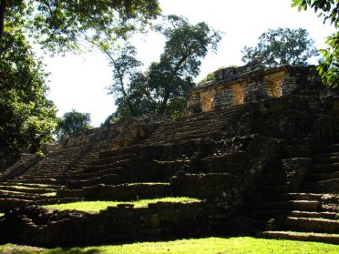 Superbes, les ruines de Yaxchilan sont situ&eacute;es dans un cadre non moins superbe !