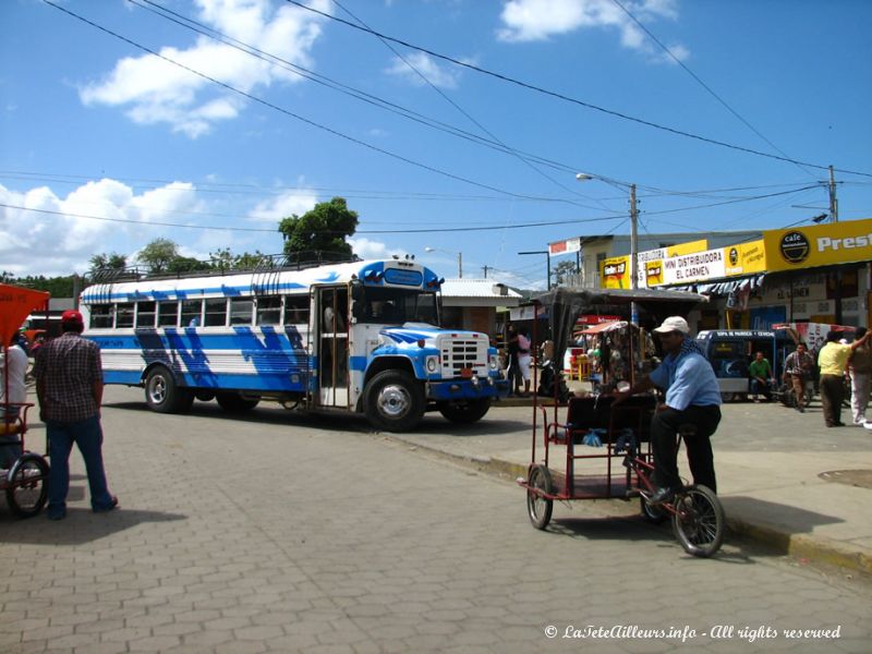 Ici encore, tout déplacement se fait en chicken bus