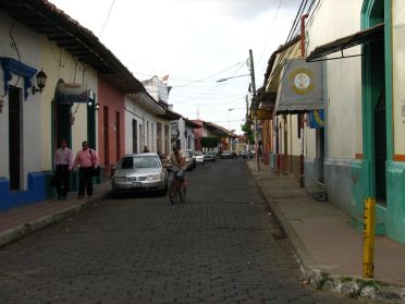 Typique des villes coloniales, de nombreuses rues de Le&oacute;n sont pav&eacute;es