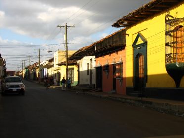 Ici encore, les rues sont tr&egrave;s color&eacute;es