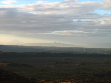 Belle vue sur le volcan Momotombo, Managua et le lac Xolotlan