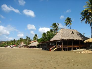 Des petits restos de bord de plage o&ugrave; il fait bon boire un petit cocktail au coucher du soleil